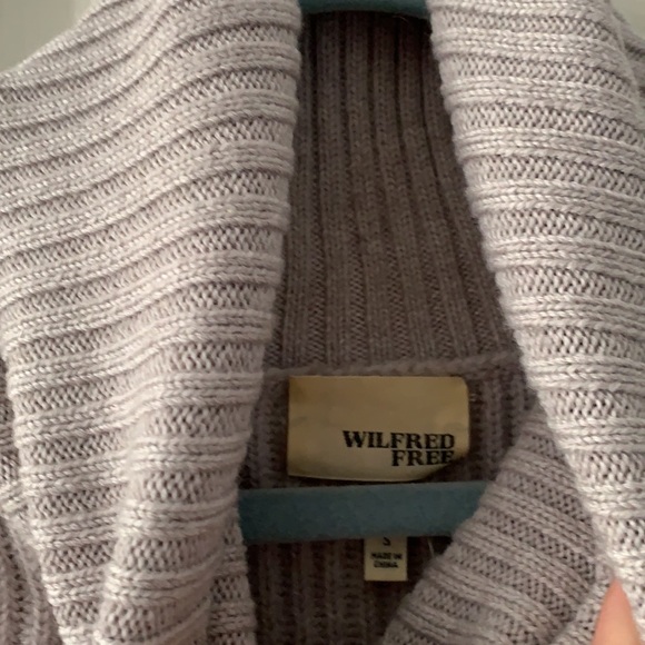 turtleneck - Picture 2 of 4